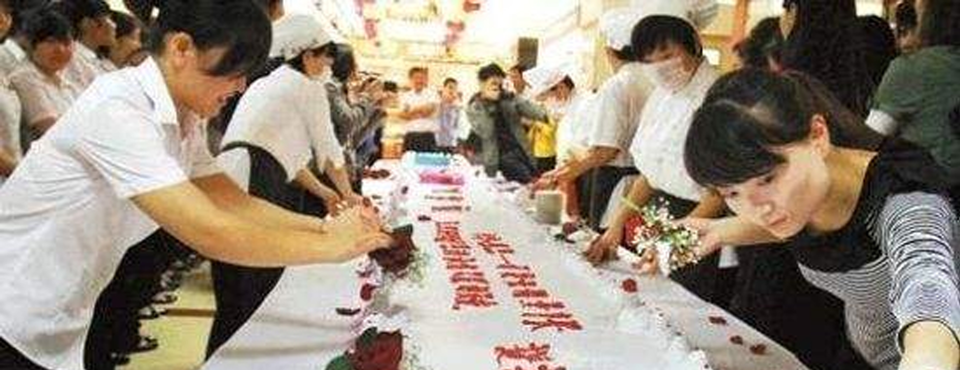 樂購(gòu)節(jié)*店慶蛋糕同分享